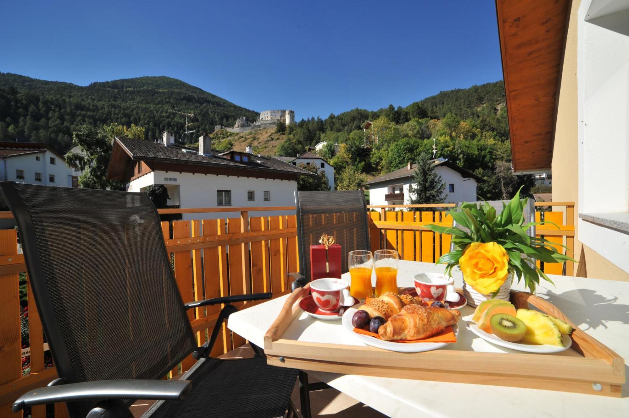 Suvendes Apartments Prato allo Stelvio Luaran gambar