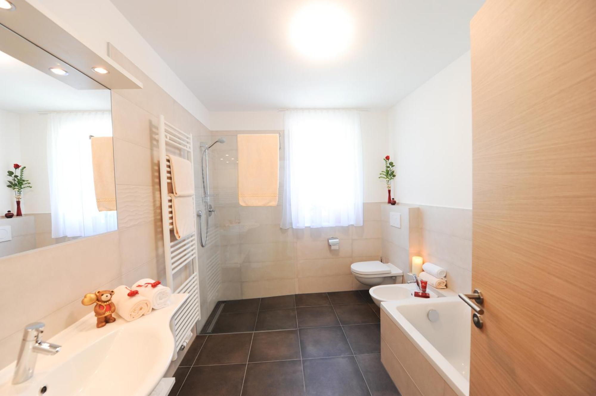 Suvendes Apartments Prato allo Stelvio Luaran gambar